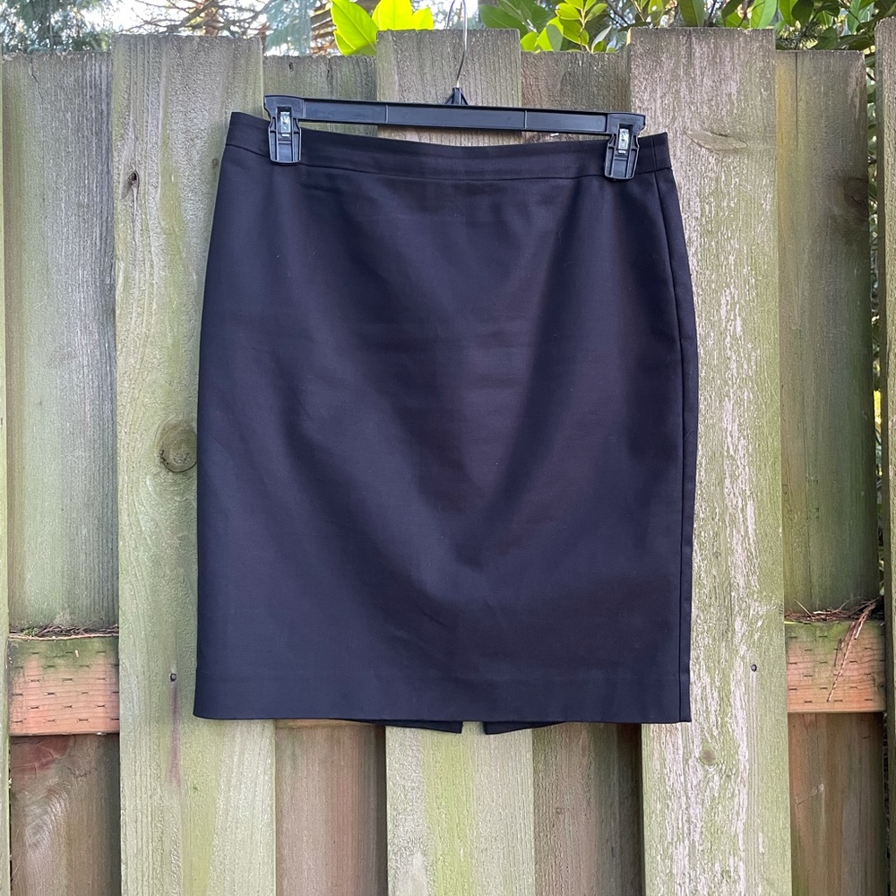 Chic black pencil skirt